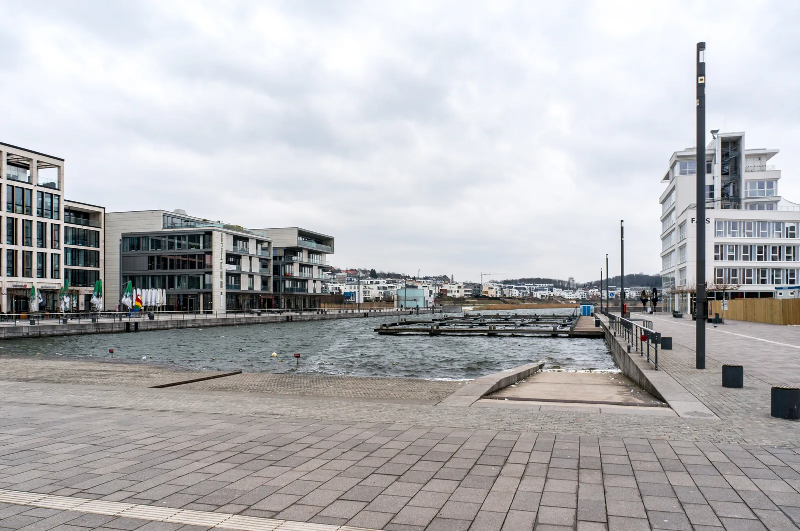 PHOENIX See in Dortmund-Hörde mit moderner Wohnbebauung